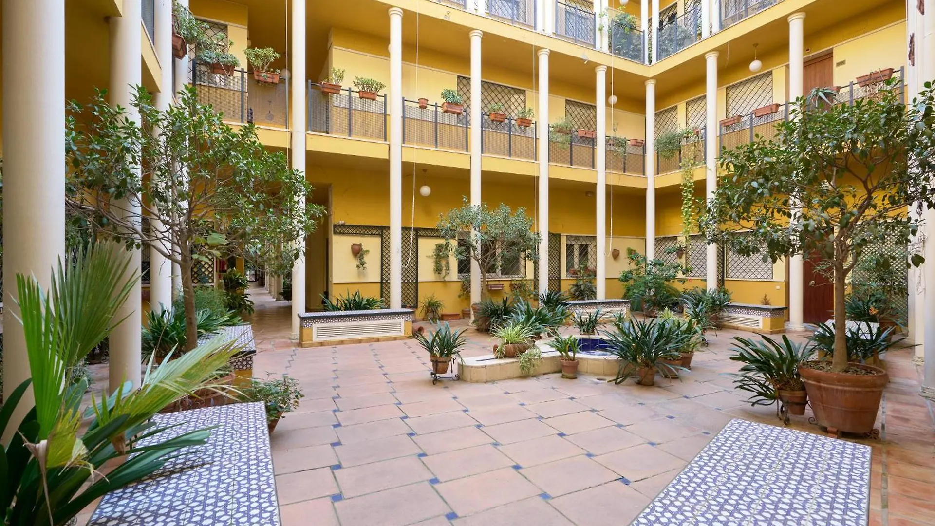San Vicente 43, By Homing U Apartment Seville 0*,  Spain